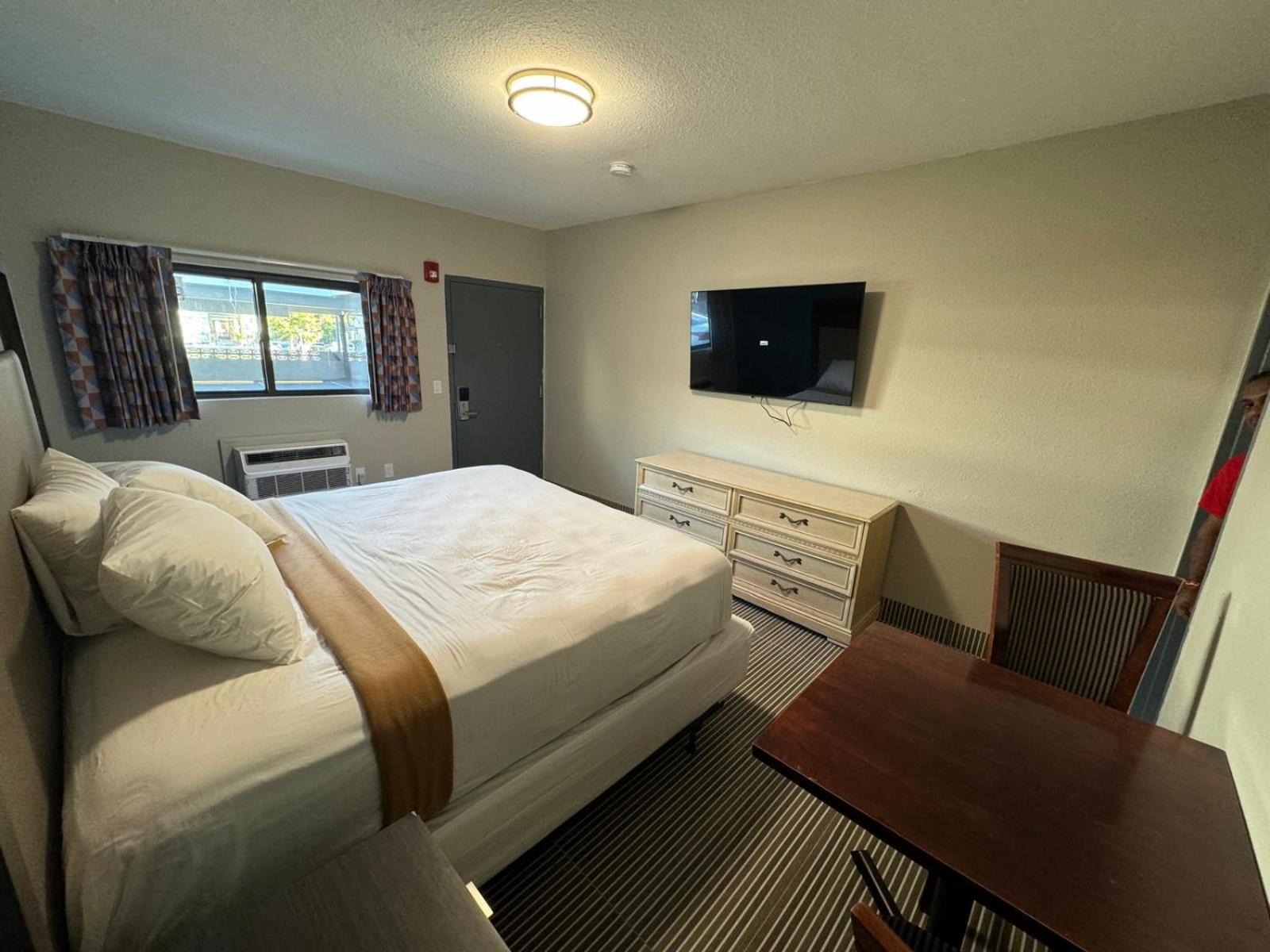 Essence Express Elizabeth Ewr Airport Hotel ภายนอก รูปภาพ